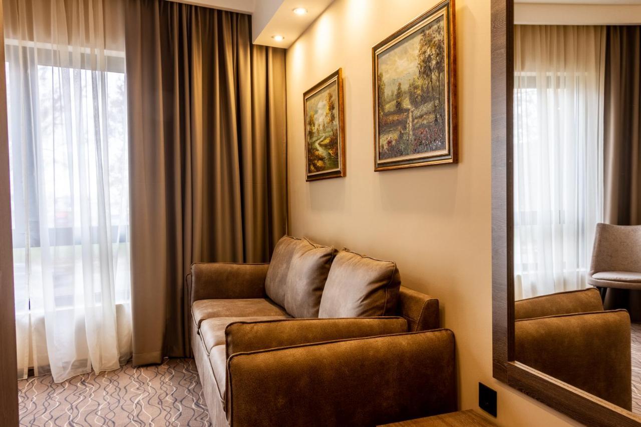 New Garni Hotel Filia Nova Pazova Exteriör bild