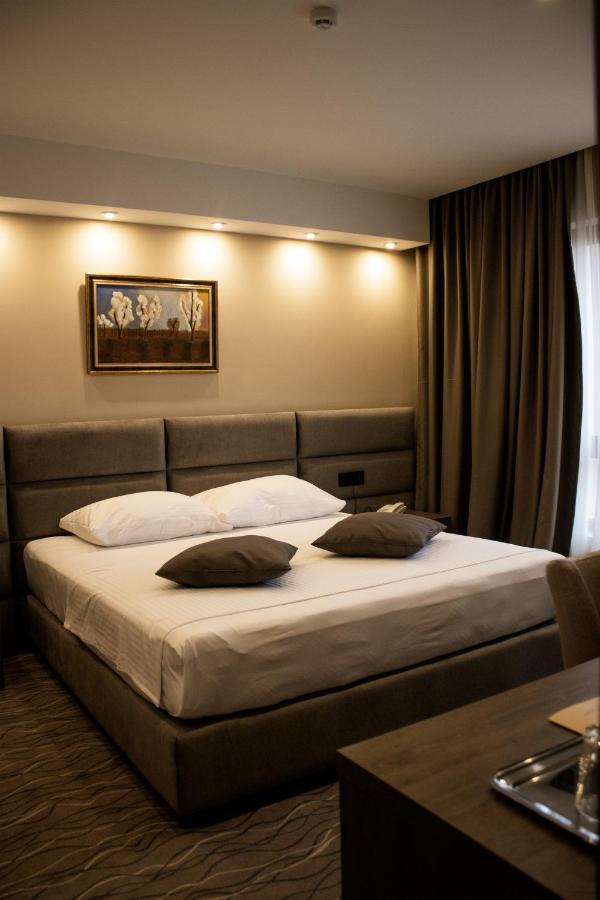 New Garni Hotel Filia Nova Pazova Exteriör bild