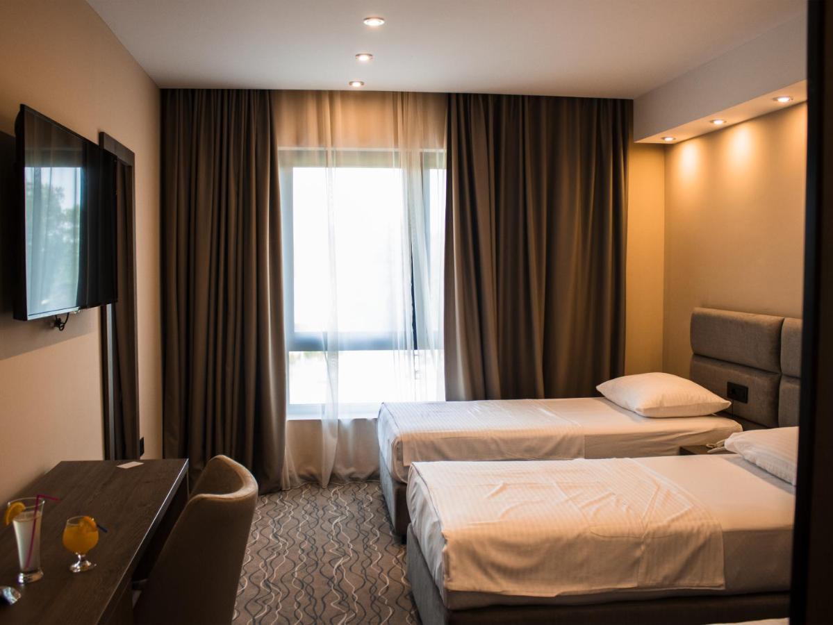 New Garni Hotel Filia Nova Pazova Exteriör bild
